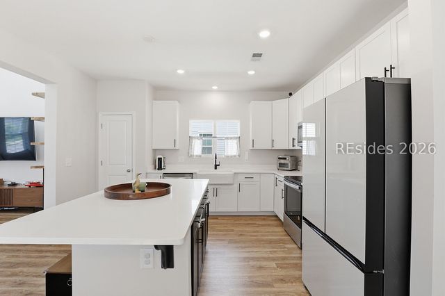 61 Whispering Oaks Cir, Okatie, SC 29909