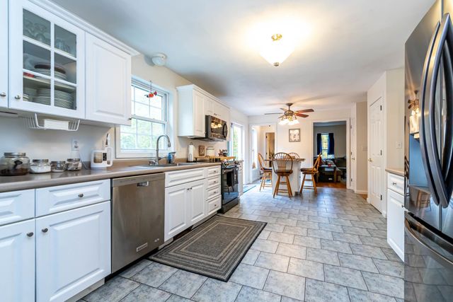 6 Quaker Lane, Seabrook, NH 03874