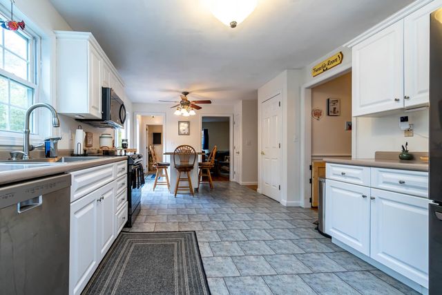 6 Quaker Lane, Seabrook, NH 03874