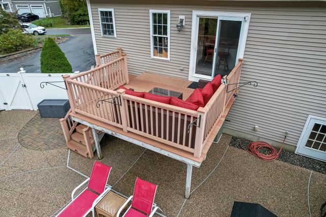 6 Quaker Lane, Seabrook, NH 03874