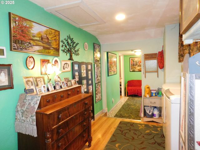 416 S 10TH St, Cottage Grove, OR 97424