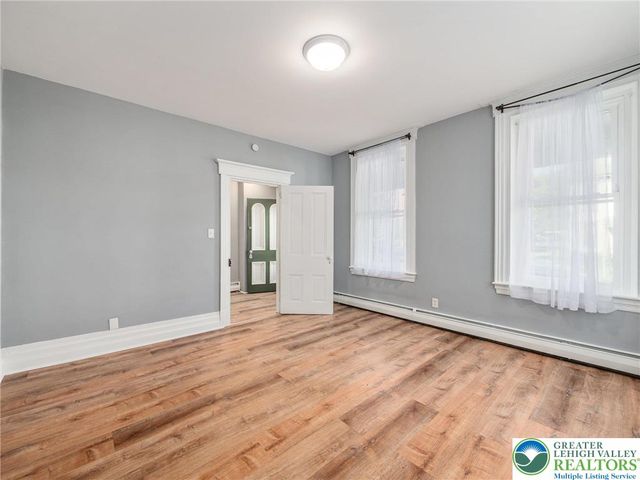204 Kemp, Lyons Borough, PA 19536