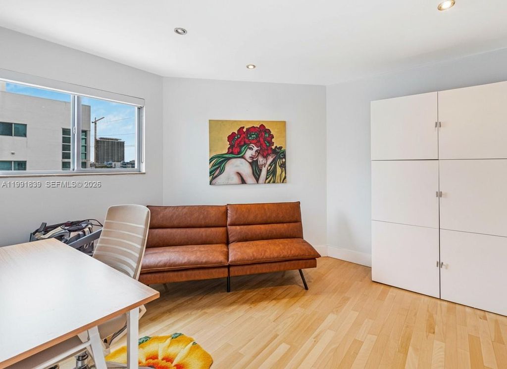 Image 15 of property listing at 7728 Collins Ave 16, Miami Beach, FL 33141