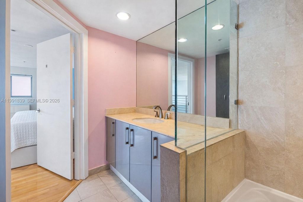 Image 17 of property listing at 7728 Collins Ave 16, Miami Beach, FL 33141