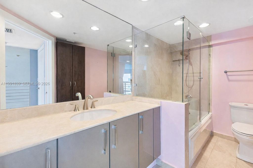 Image 18 of property listing at 7728 Collins Ave 16, Miami Beach, FL 33141