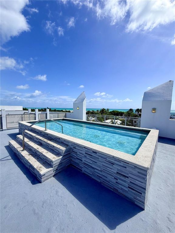 Image 21 of property listing at 7728 Collins Ave 16, Miami Beach, FL 33141