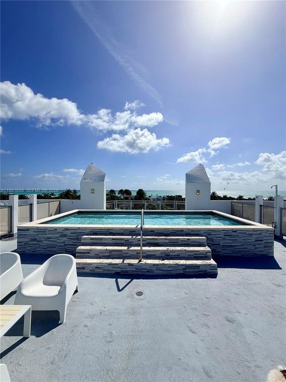 Image 23 of property listing at 7728 Collins Ave 16, Miami Beach, FL 33141
