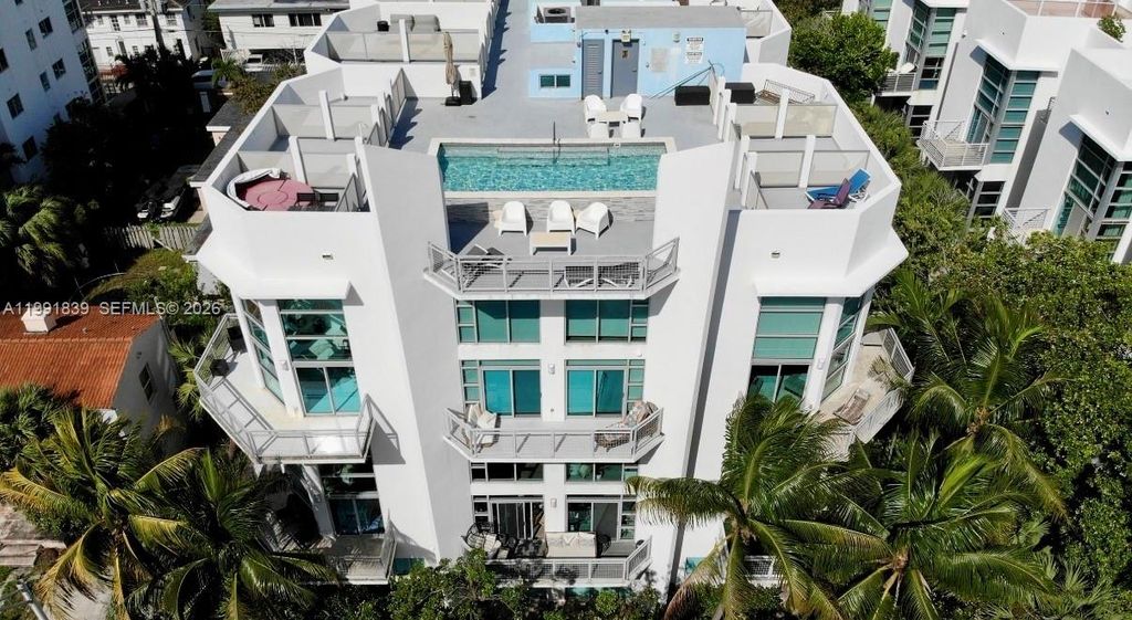 Image 25 of property listing at 7728 Collins Ave 16, Miami Beach, FL 33141