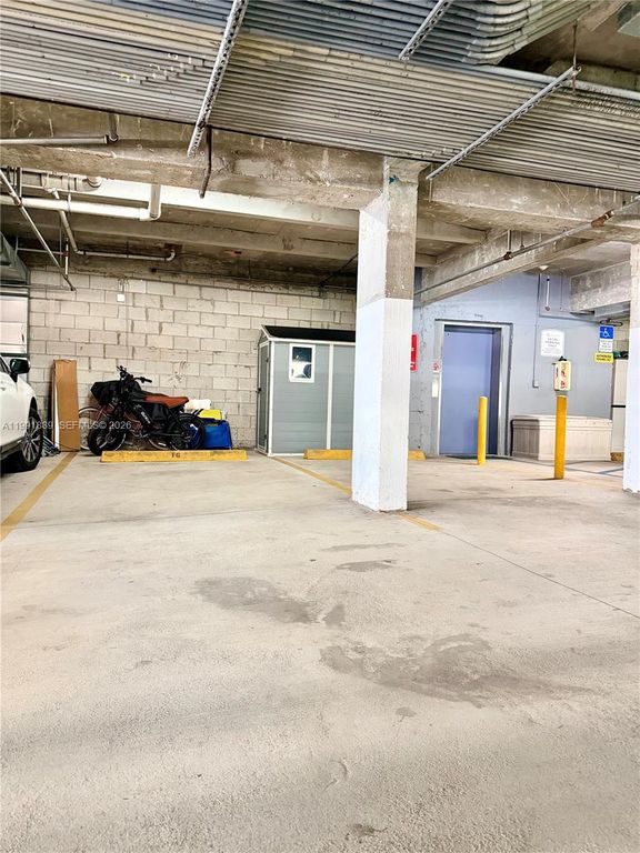 Image 37 of property listing at 7728 Collins Ave 16, Miami Beach, FL 33141