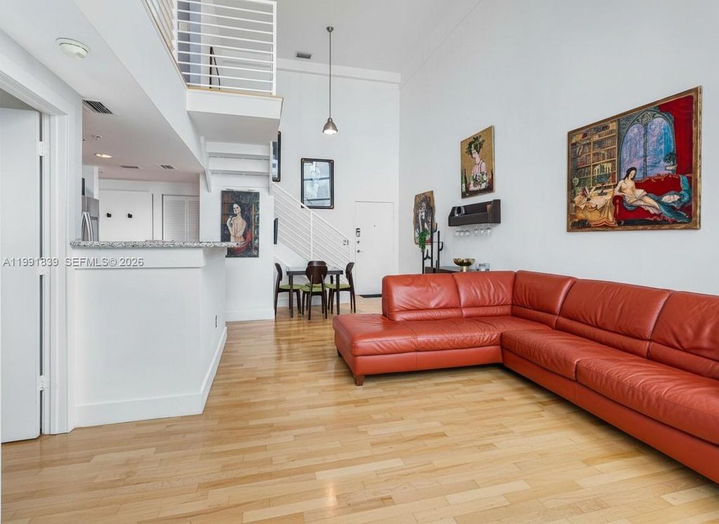 Image 4 of property listing at 7728 Collins Ave 16, Miami Beach, FL 33141