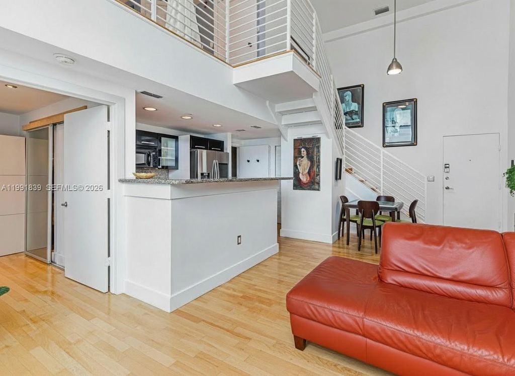 Image 5 of property listing at 7728 Collins Ave 16, Miami Beach, FL 33141