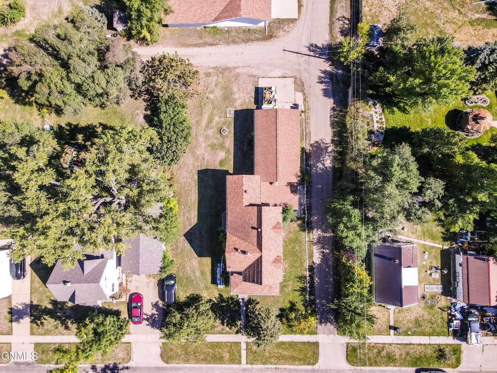 444 7th Avenue NW, Valley City, ND 58072 photo 4