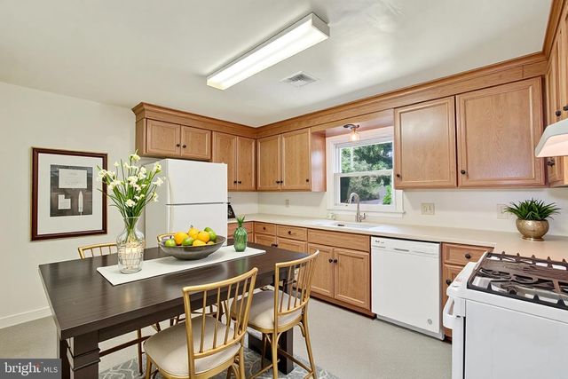 823 GLENDALE RD, York, PA 17403