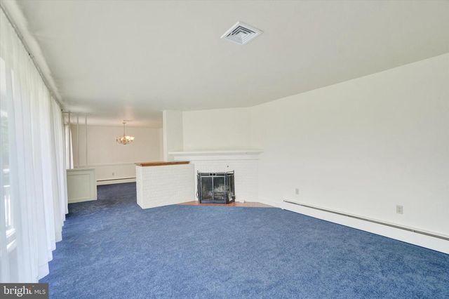 823 GLENDALE RD, York, PA 17403