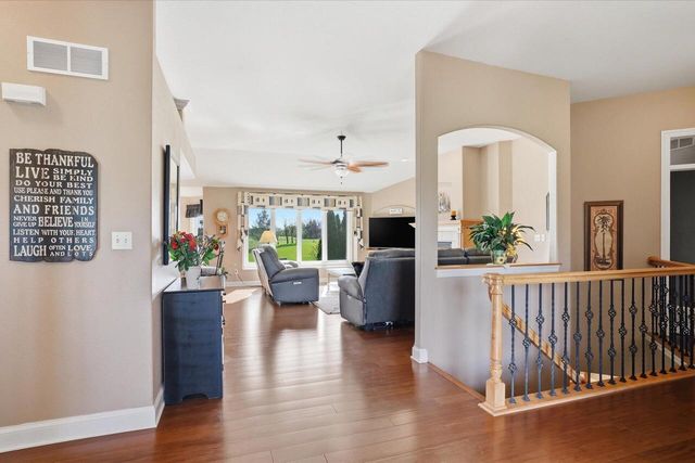 W334S7280 Milos WAY, Mukwonago, WI 53149