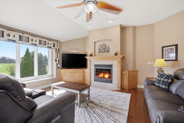 W334S7280 Milos WAY, Mukwonago, WI 53149