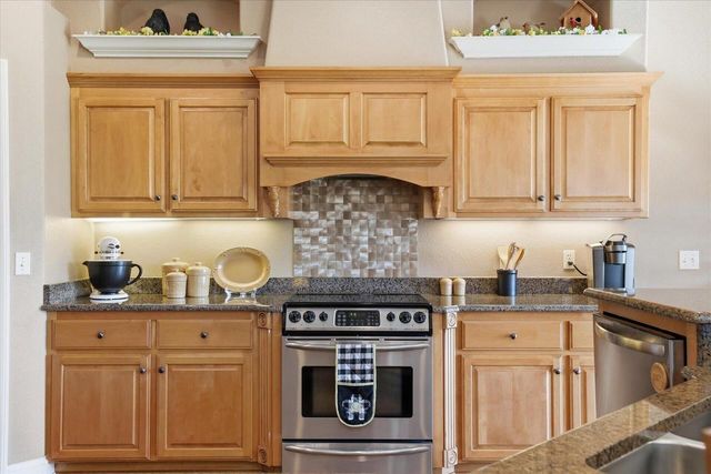 W334S7280 Milos WAY, Mukwonago, WI 53149