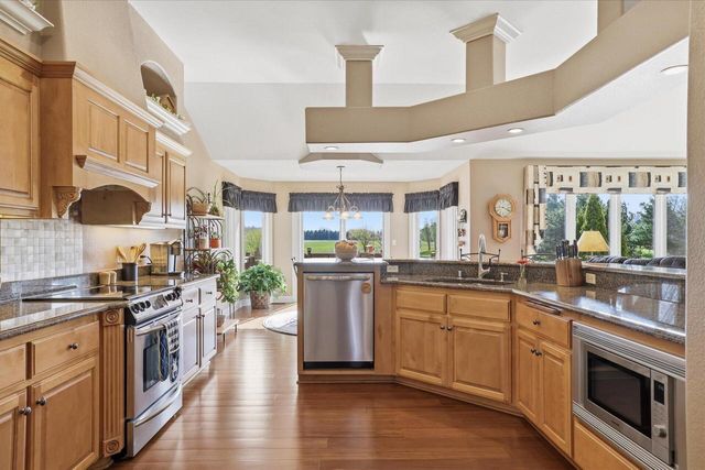W334S7280 Milos WAY, Mukwonago, WI 53149