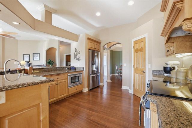 W334S7280 Milos WAY, Mukwonago, WI 53149