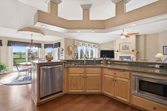 W334S7280 Milos WAY, Mukwonago, WI 53149