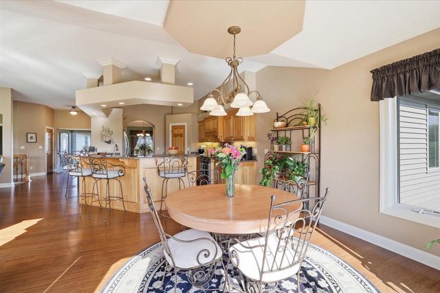 W334S7280 Milos WAY, Mukwonago, WI 53149