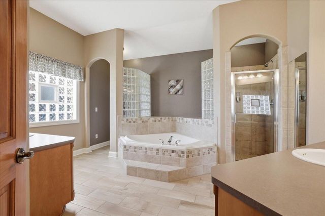 W334S7280 Milos WAY, Mukwonago, WI 53149