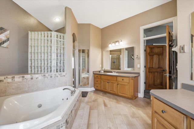 W334S7280 Milos WAY, Mukwonago, WI 53149