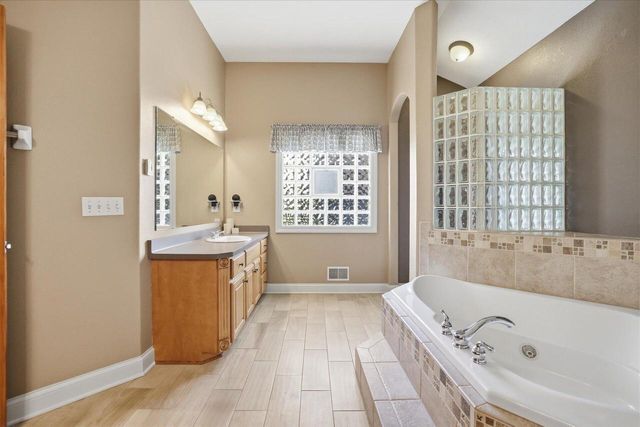 W334S7280 Milos WAY, Mukwonago, WI 53149