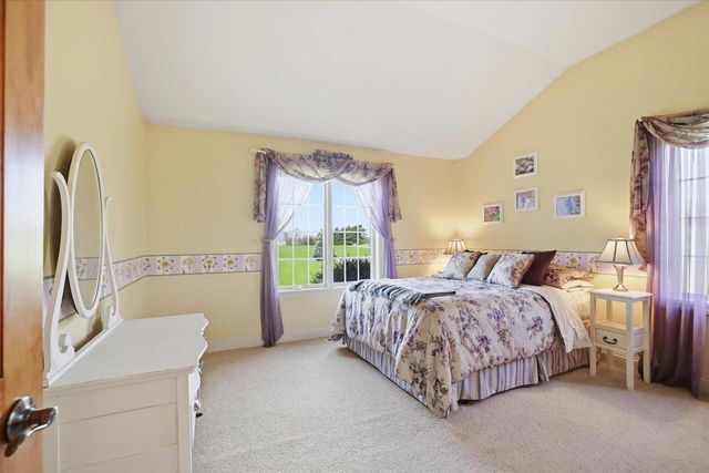 W334S7280 Milos WAY, Mukwonago, WI 53149