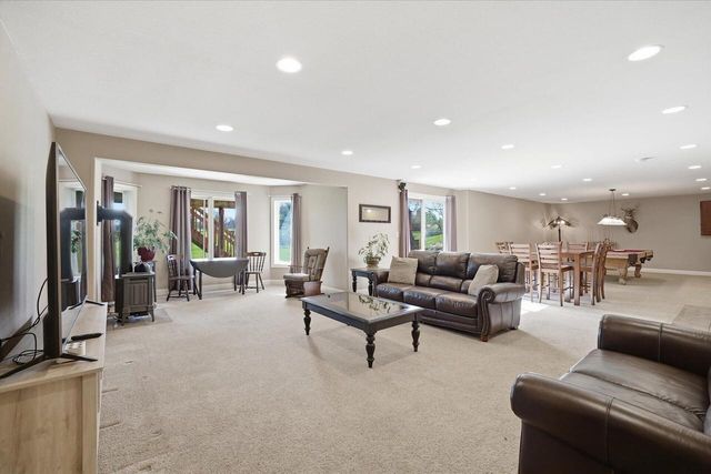 W334S7280 Milos WAY, Mukwonago, WI 53149