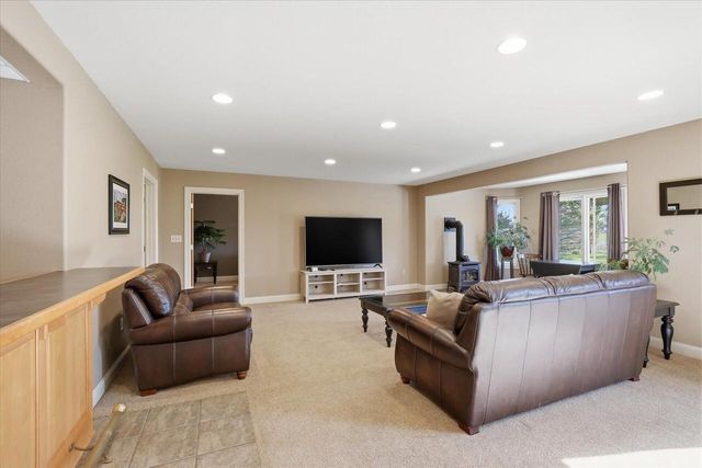 W334S7280 Milos WAY, Mukwonago, WI 53149