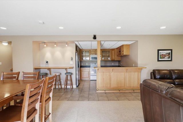 W334S7280 Milos WAY, Mukwonago, WI 53149