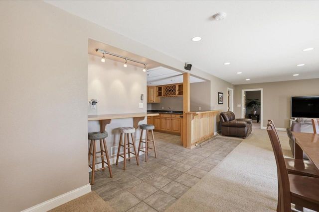 W334S7280 Milos WAY, Mukwonago, WI 53149