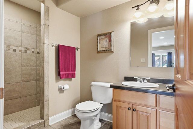 W334S7280 Milos WAY, Mukwonago, WI 53149