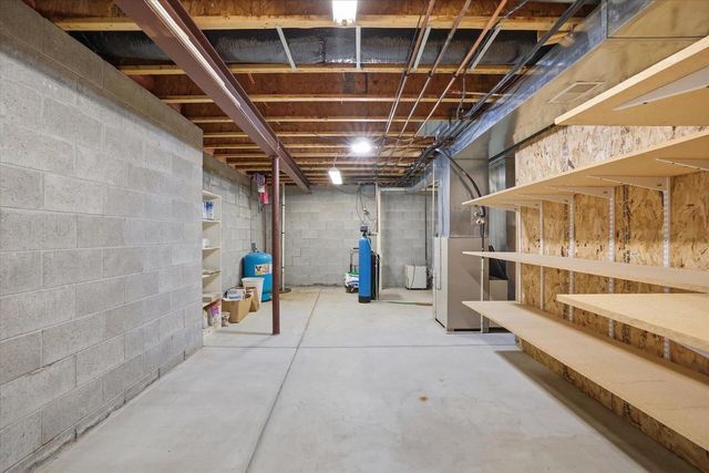 W334S7280 Milos WAY, Mukwonago, WI 53149