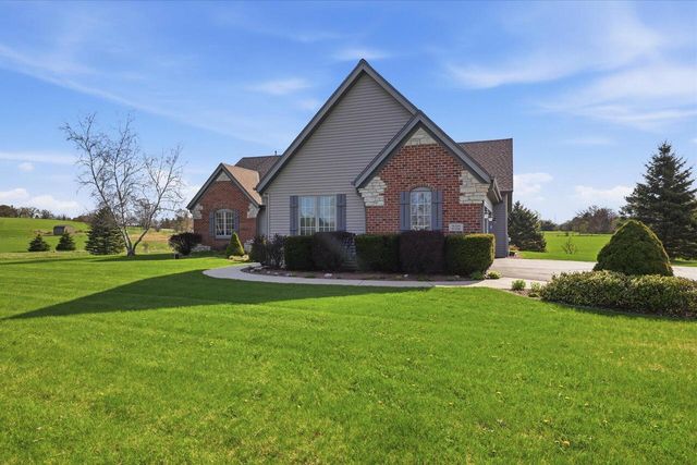 W334S7280 Milos WAY, Mukwonago, WI 53149