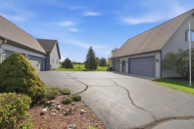 W334S7280 Milos WAY, Mukwonago, WI 53149