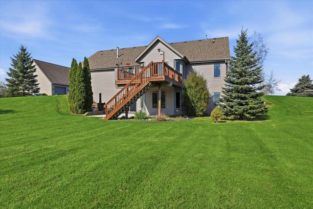 W334S7280 Milos WAY, Mukwonago, WI 53149