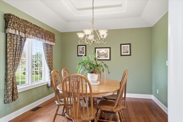 W334S7280 Milos WAY, Mukwonago, WI 53149