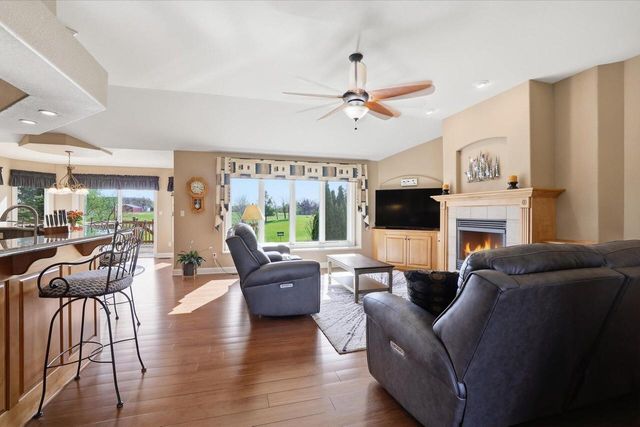 W334S7280 Milos WAY, Mukwonago, WI 53149