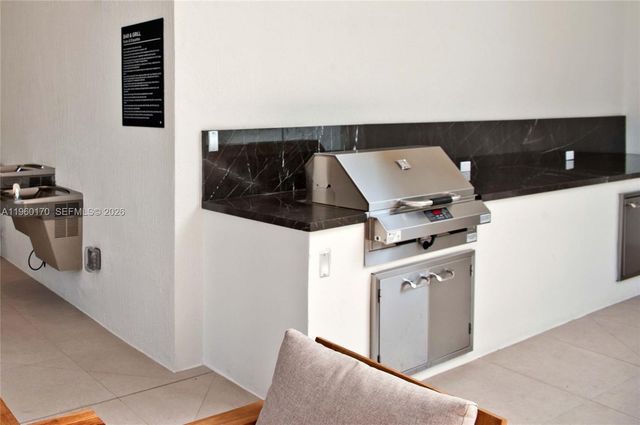 225 N Miami Ave 2306, Miami, FL 33128