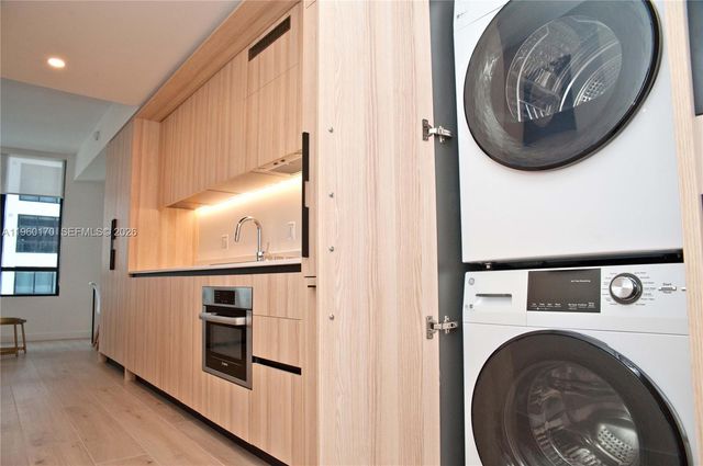 225 N Miami Ave 2306, Miami, FL 33128