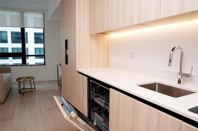 225 N Miami Ave 2306, Miami, FL 33128