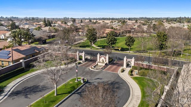 334 Hollyhill Drive, Bakersfield, CA 93312