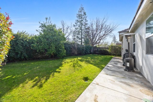 334 Hollyhill Drive, Bakersfield, CA 93312