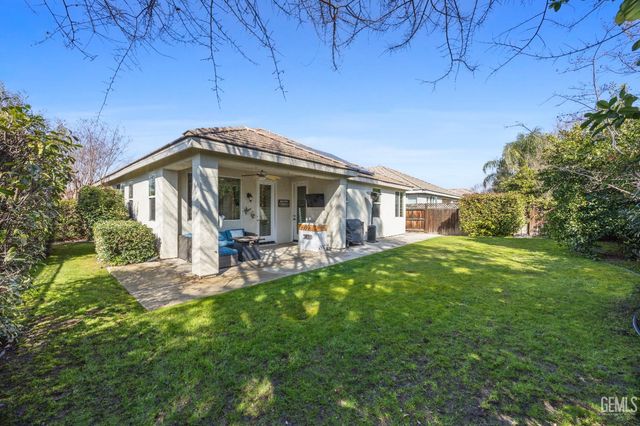 334 Hollyhill Drive, Bakersfield, CA 93312