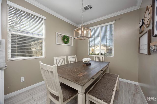 334 Hollyhill Drive, Bakersfield, CA 93312