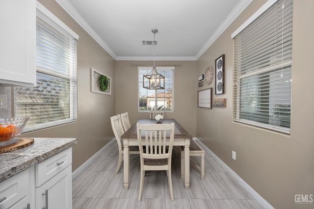 334 Hollyhill Drive, Bakersfield, CA 93312