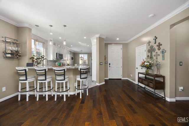 334 Hollyhill Drive, Bakersfield, CA 93312