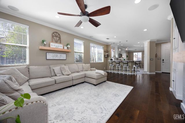 334 Hollyhill Drive, Bakersfield, CA 93312